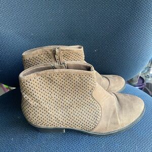 Mossimo Supply Co tan Ankle boots 8.5